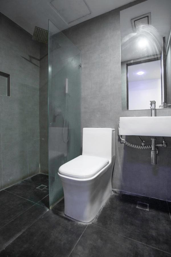 Oyo 666 Mc Hotel Fairview Quezon City Εξωτερικό φωτογραφία