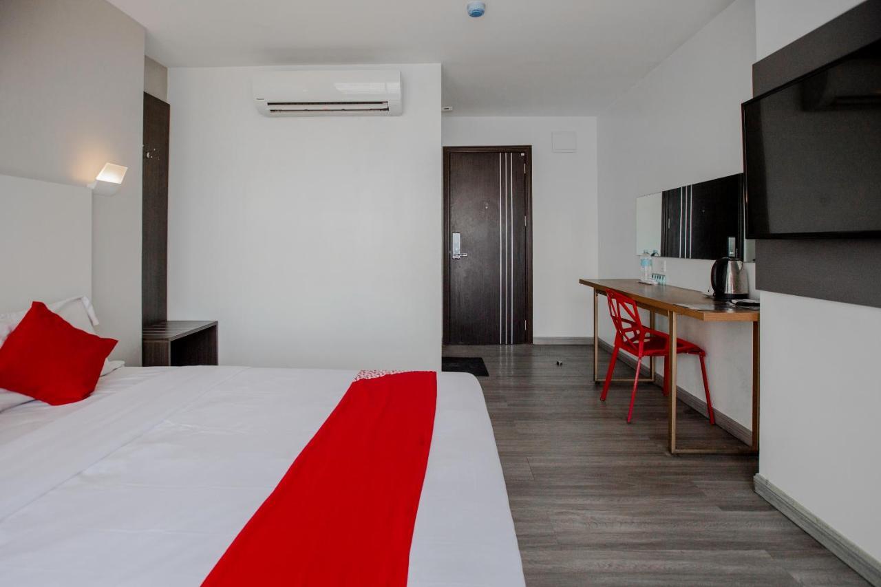 Oyo 666 Mc Hotel Fairview Quezon City Εξωτερικό φωτογραφία