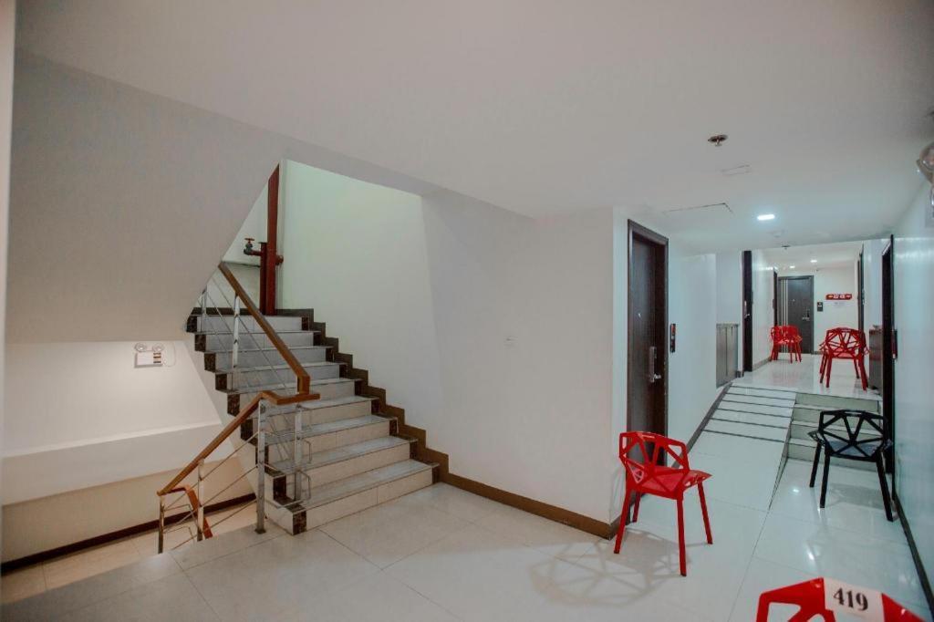 Oyo 666 Mc Hotel Fairview Quezon City Εξωτερικό φωτογραφία